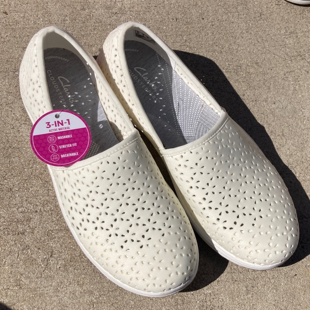 Clarks Women's white Cloudstepper loafers size 8
